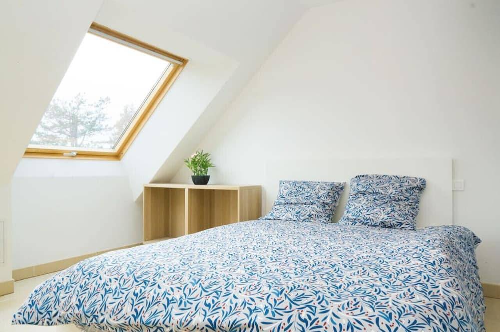 Maison en bord d'étang et forêt - 20 min de Paris en voiture. in Vélizy-Villacoublay, Yvelines