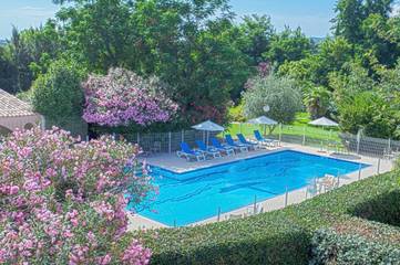 Hôtel pour 2 personnes, avec sauna et piscine ainsi que jardin et vue, animaux acceptés à Lucciana