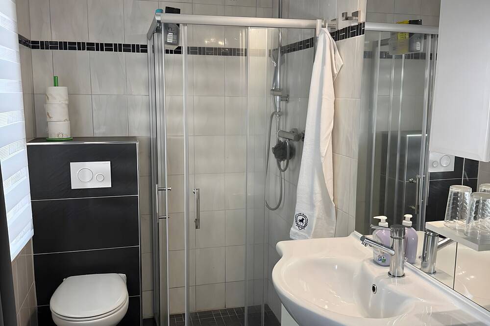 Entire apartment, Apartment 'Ferienwohnung Rothentor1' with Private Terrace and Wi-Fi in Dorf Mecklenburg, North-West Mecklenburg (Wismar region)