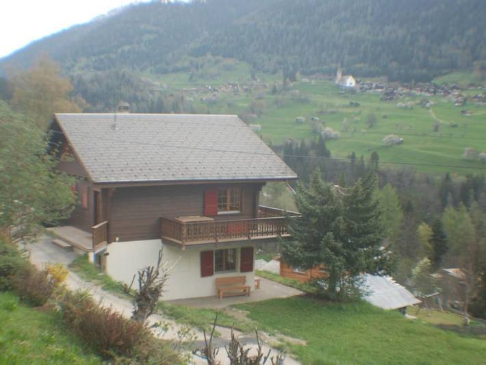 Ferienwohnung für 4 Personen, mit Terrasse und Garten sowie Ausblick in Fiesch