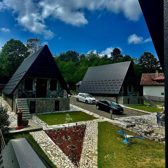 Appartement de vacances pour 6 personnes, avec jardin et terrasse ainsi que vue et piscine, animaux acceptés