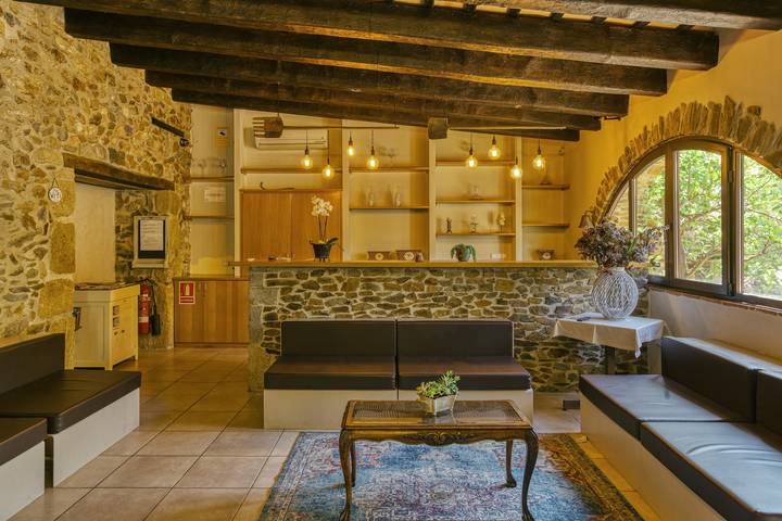 Casa de vacaciones "Mas Renart" con vistas a la montaña, piscina, Wi-Fi, jardín y terraza in Mollet de Peralada, Alt Empordà