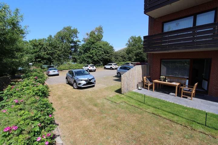 Ganze Wohnung, Komplett sanierte ebenerdige Zwei-Zimmer-Wohnung in zentraler Lage am Dorfteich in Wenningstedt, Sylt