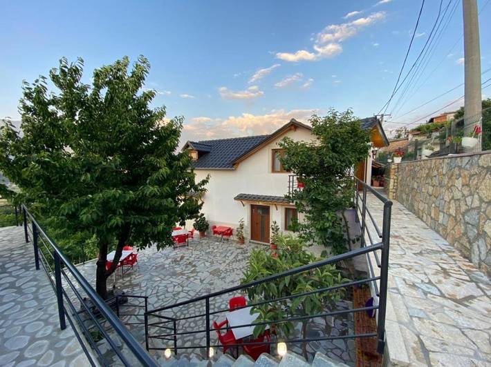 Maison d’hôte pour 3 personnes, avec Terrasse et Jardin dans Gjirokastër