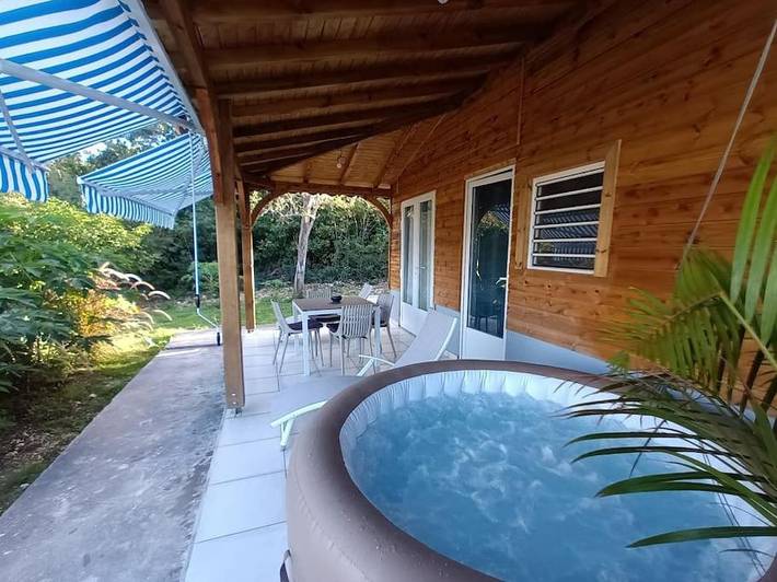 Villa pour 4 personnes, avec jardin et jacuzzi