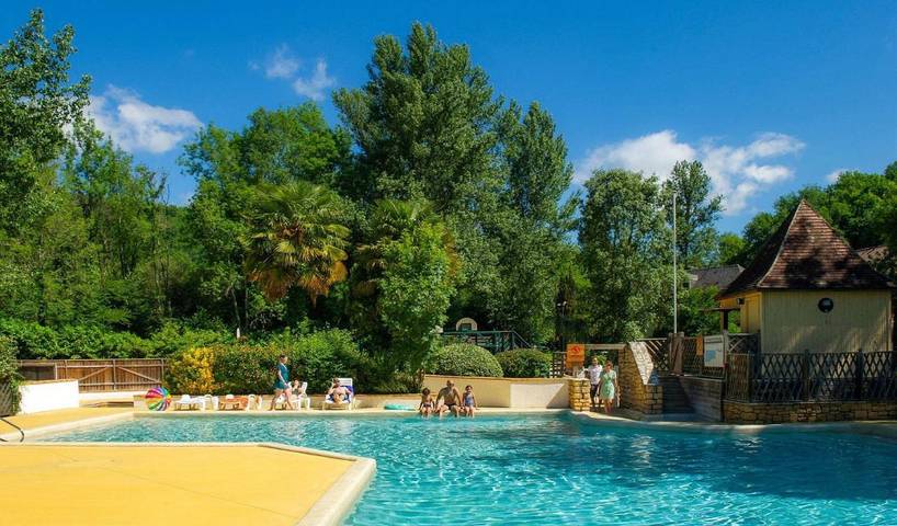 Camping für 4 Personen, mit Terrasse und Garten sowie Kinderpool und Pool in Aquitanien