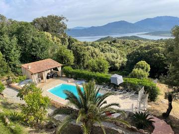 Cottage pour 2 personnes, avec piscine ainsi que jardin et vue à Belvédère-Campomoro