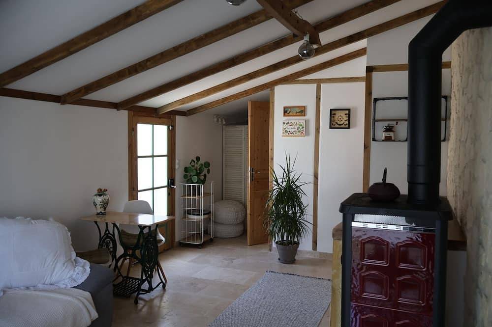 Entire apartment, Studio with private garden in Bergerac, Périgord Pourpre