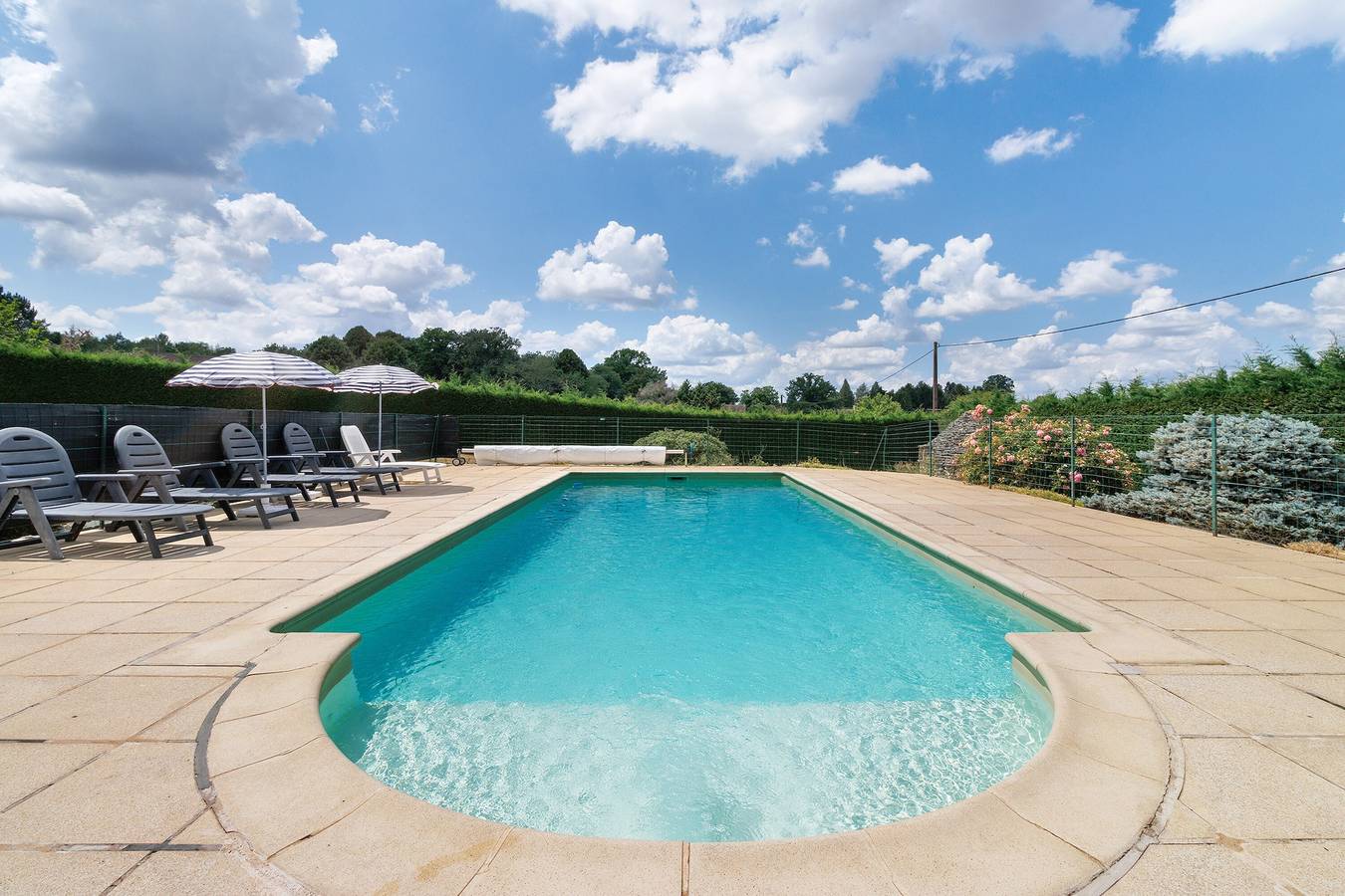 Petite maison 'Gite Xl 8 avec piscine privée, terrasseproche Grottes de Lascaux in Fossemagne, Périgord Noir