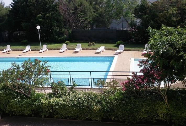 Hôtel pour 3 personnes, avec Balcon et Terrasse ainsi que Jardin et Bassin pour enfant à Port-de-Bouc