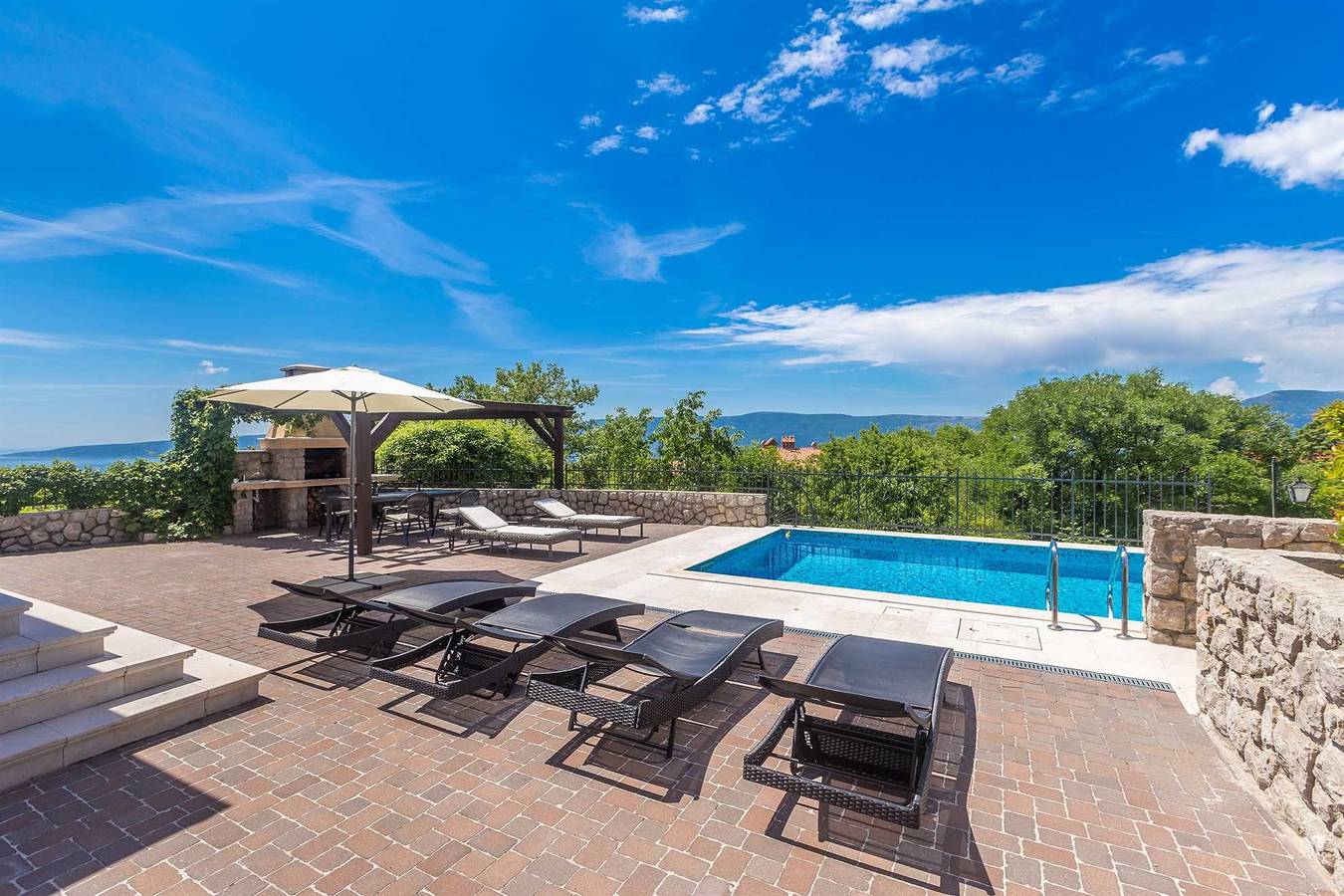 Villa Cavallo mit Pool und Meerblick in Linardici, Krk