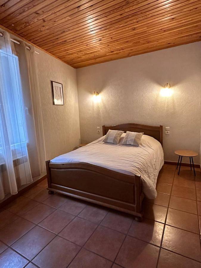 Location de vacances pour 8 personnes, avec vue et terrasse à Saint-Laurent-de-Cerdans - 4