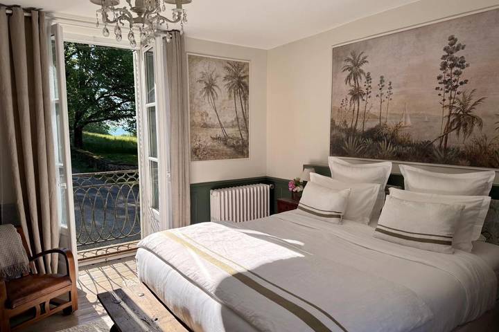 Gîte pour 2 personnes, avec piscine et jardin ainsi que terrasse et vue à Couches - 4