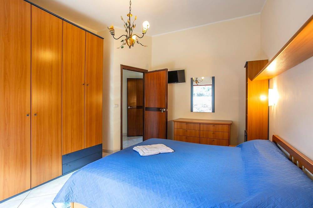 Entire apartment, 2 bedroom awesome apartment in Messina in Messina, Messina Province