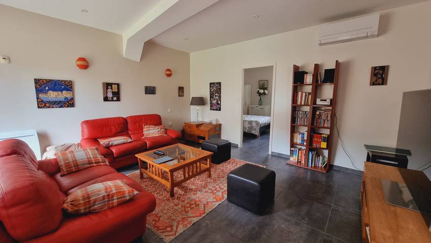 Gîte pour 6 personnes, avec terrasse et jardin, animaux acceptés dans le Puy-de-Dôme - 4