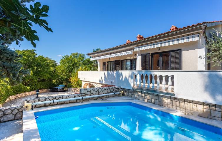 Villa for 6 personer, med terrasse og have i Krk