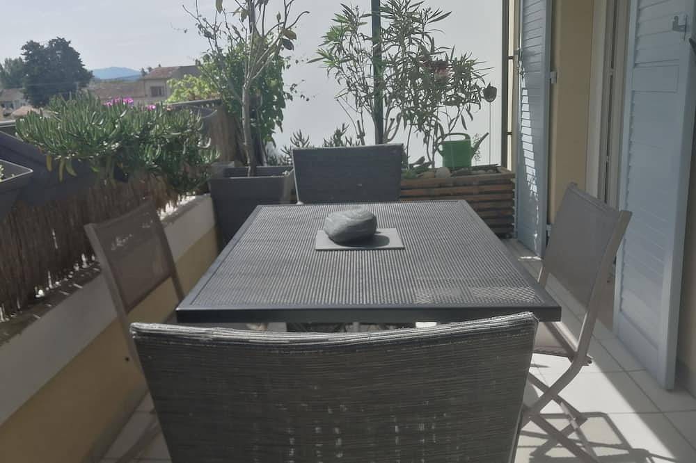 Entire apartment, Short-term rental. Two-room apartment in Les Milles, Aix-en-Provence