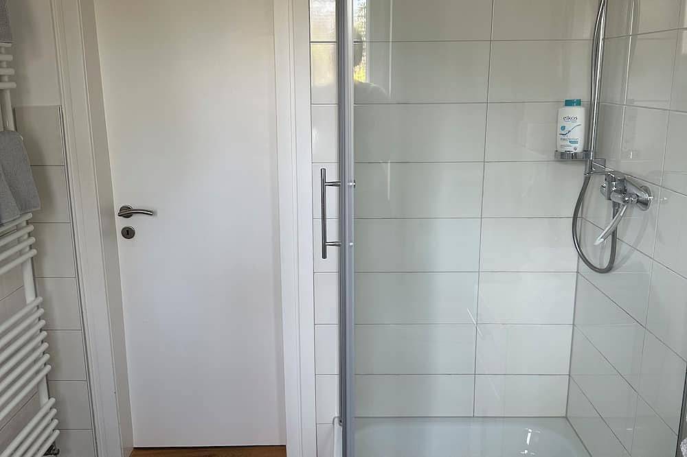 Geheel appartement, Bright 2-room apartment with large terrace near the trade fair and airport in Düsseldorf, Düsseldorf en omgeving