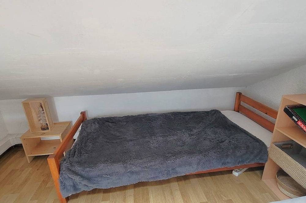 Entire apartment, Studio 3 Pers at the Foot of the Slopes in St Léger les Mélèzes with Parking in Saint-Léger-les-Mélèzes, Écrins National Park