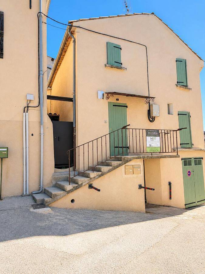 Appartement entier, Le Nily Provence, T2 cosy rénové avec Clim, Extérieur et Parking in Sainte-Tulle, Parc naturel régional du Luberon