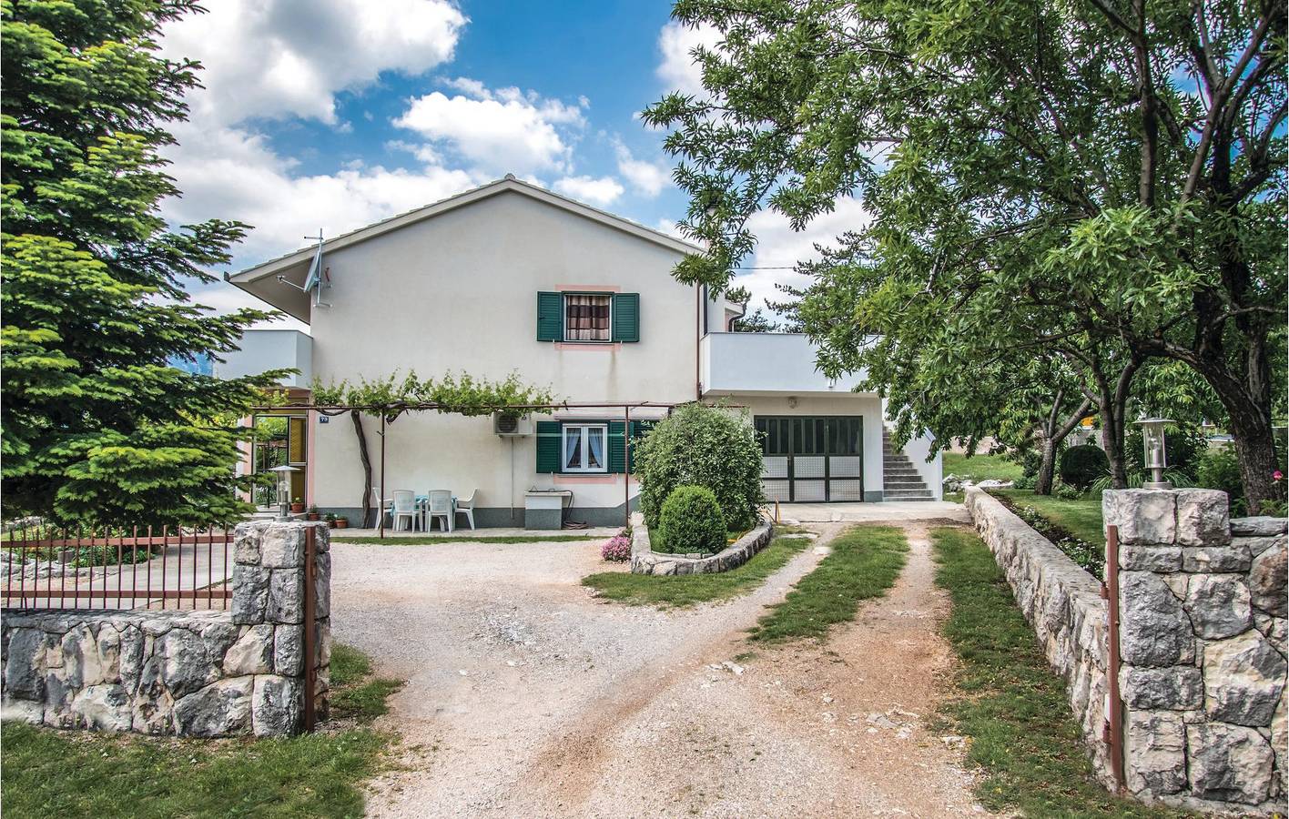 Ganze Ferienwohnung, Gemütliche 2-Zimmer-Wohnung mit Terrasse, WLAN und Parkplatz in Zagvozd, Makarska Riviera