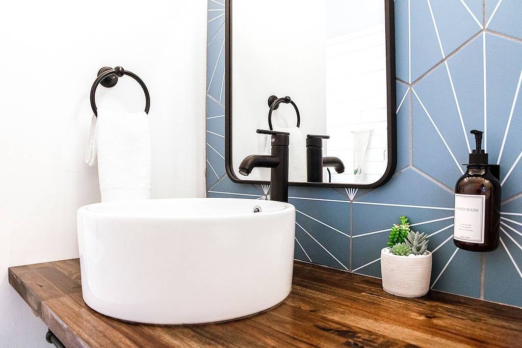 Scandi Style | King Br on Main | Near Ksu | Petsok in Cobb County