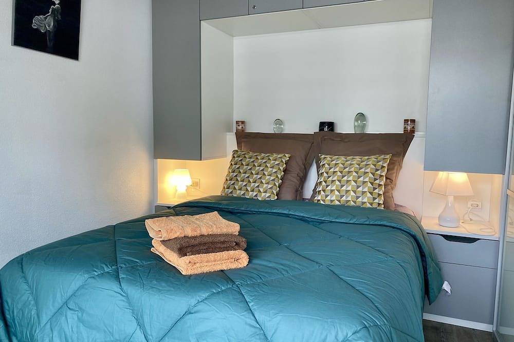 Entire apartment, \"Poetry\" Beautiful apartment located in the heart of Cannes high floor in Cannes, Mediterranean Coast (France)
