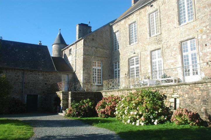 Chambre d’hôte pour 3 personnes, avec Terrasse et Jardin ainsi que Piscine et Sauna