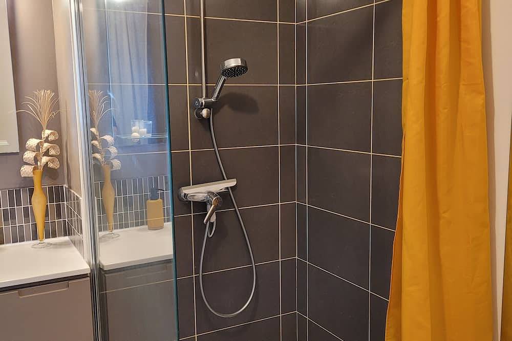 Entire apartment, Pleasant apartment with balcony in Chartres, Chartres region