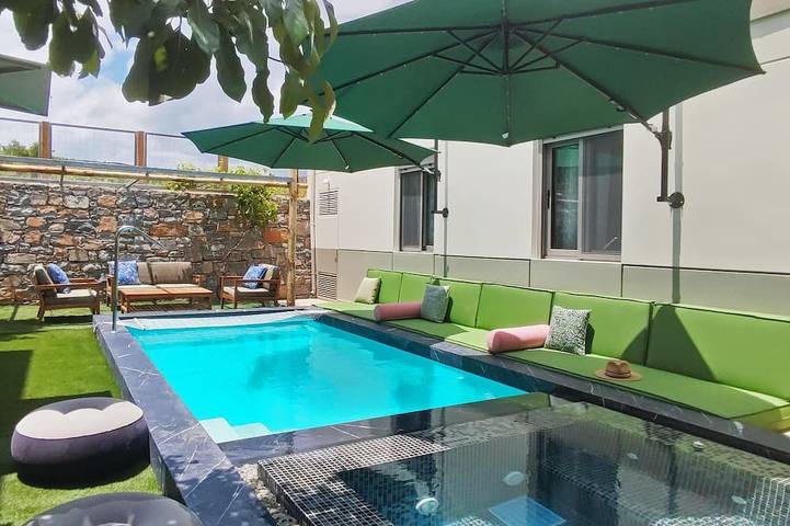 Villa für 6 Personen, mit Balkon und Whirlpool sowie Garten - 1