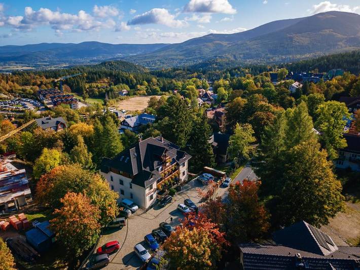 Appart’hôtel pour 3 personnes, avec piscine et jacuzzi ainsi que sauna et jardin