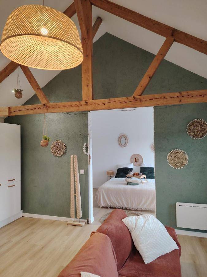 Location de vacances pour 2 personnes, avec Terrasse ainsi que Jardin et Vue dans Sarrouilles