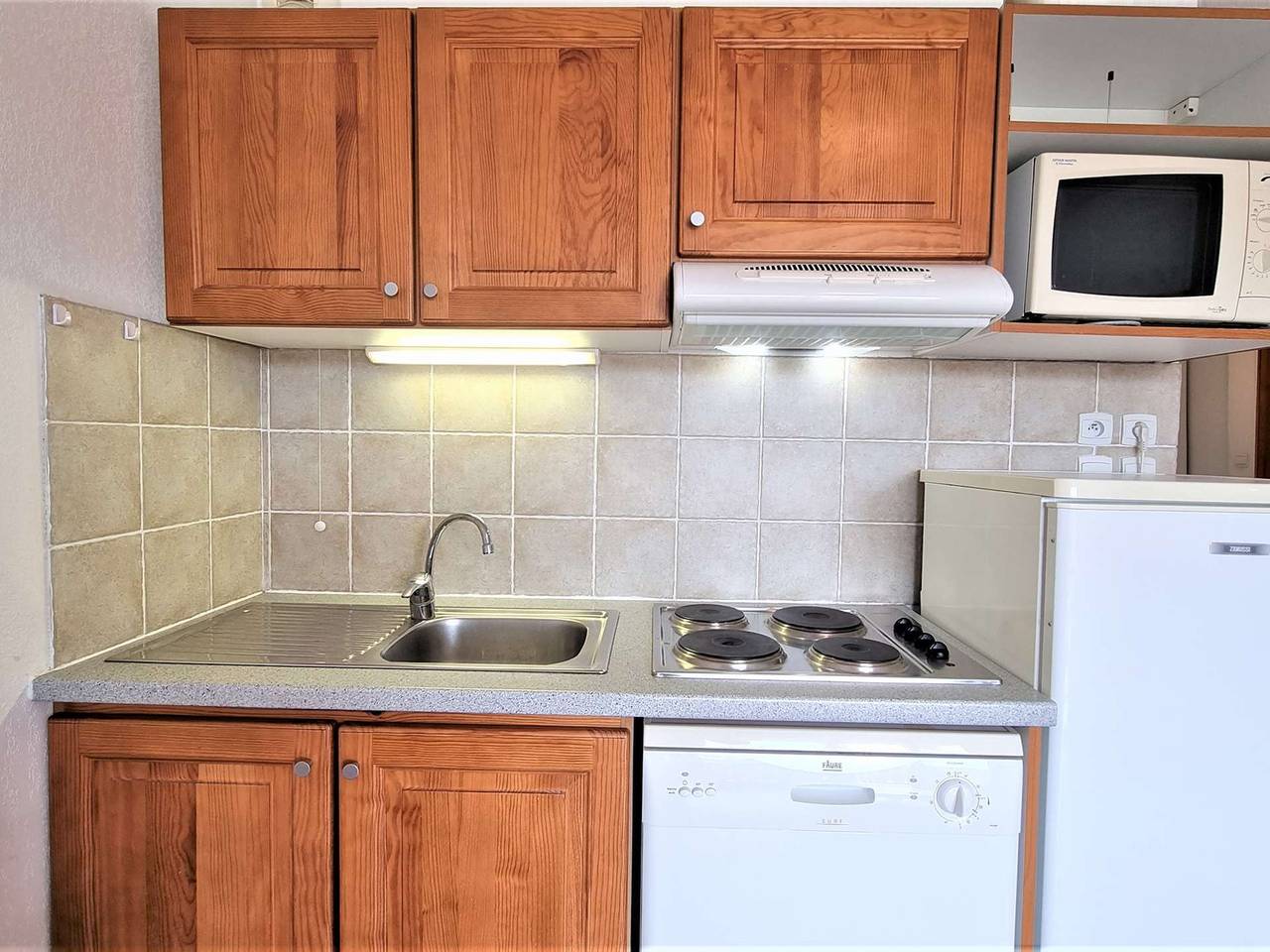Ganze Wohnung, Studio-Kabine 2 Pers, Süd, Balkon, 100m zum Sessellift, Skiraum in Saint-Étienne-en-Dévoluy, Le Dévoluy