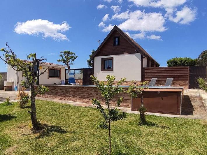 Casa de vacaciones para 4 personas, con vistas además de piscina y jardín - 1