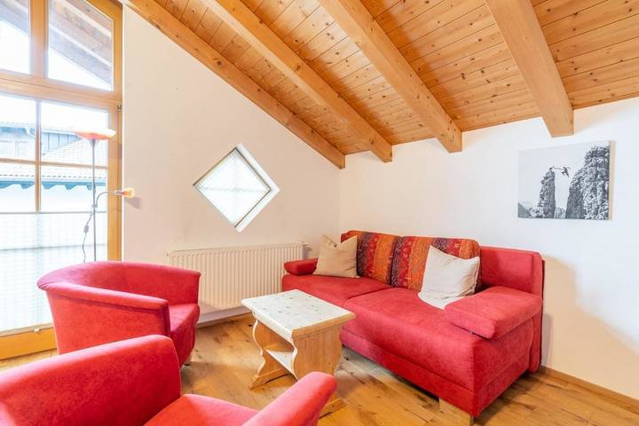 Ferienwohnung für 6 Personen, mit Ausblick und Sauna sowie Garten in Rettenberg