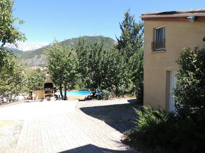 Gîte pour 4 personnes, avec terrasse ainsi que piscine et jardin dans les Alpes-de-Haute-Provence - 2