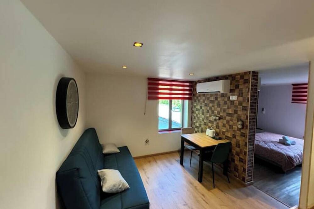 Entire apartment, Apartment T1 4P. Air conditioning and private parking in Épinal, Épinal region