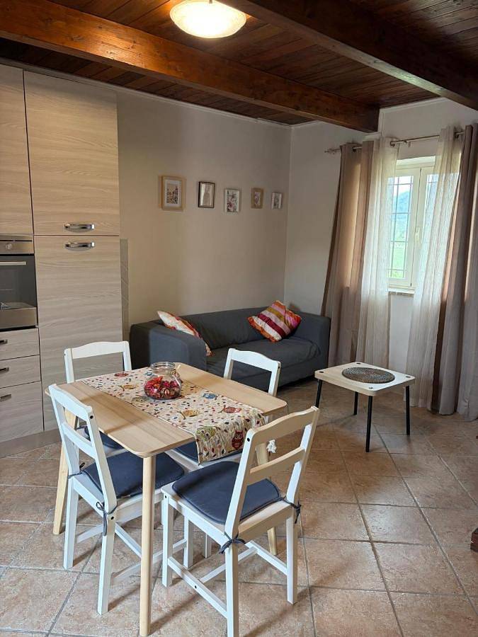 Location de vacances pour 4 personnes, avec jardin ainsi que vue et piscine dans Cassino - 3