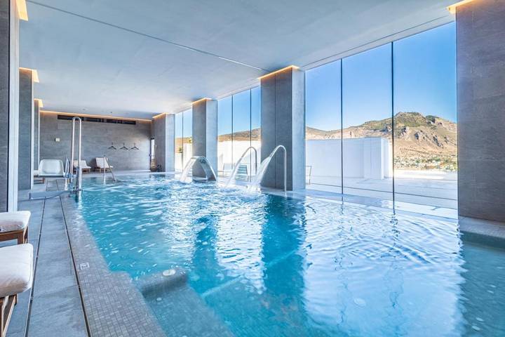 Hôtel pour 2 personnes, avec Terrasse et Jacuzzi ainsi que Jardin et Sauna à Loja