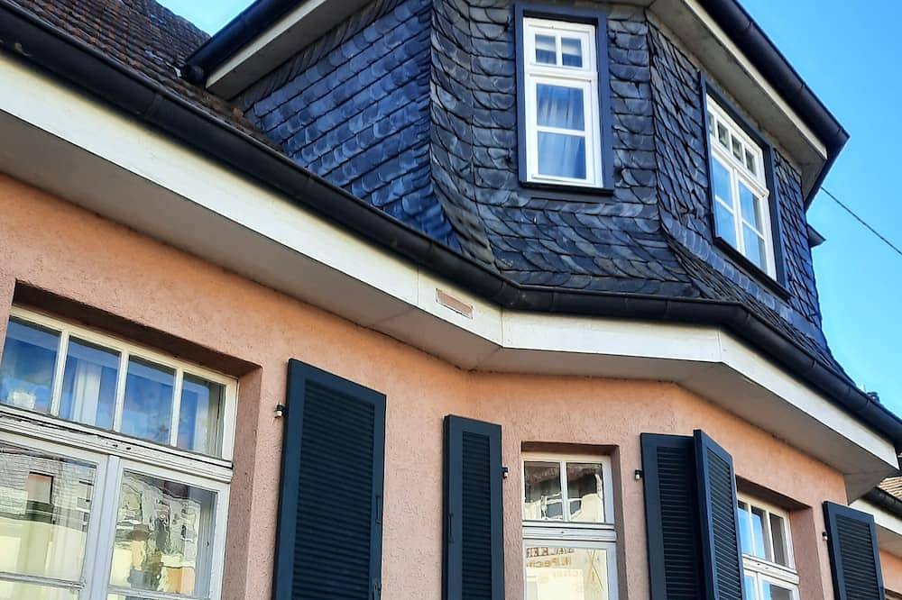 Ganze Wohnung, Birstein im Vogelsberg\nschöne 70 qm Ferienwohnung\ngut für 2 Erwachsene + Kinder in Birstein, Main-Kinzig-Kreis