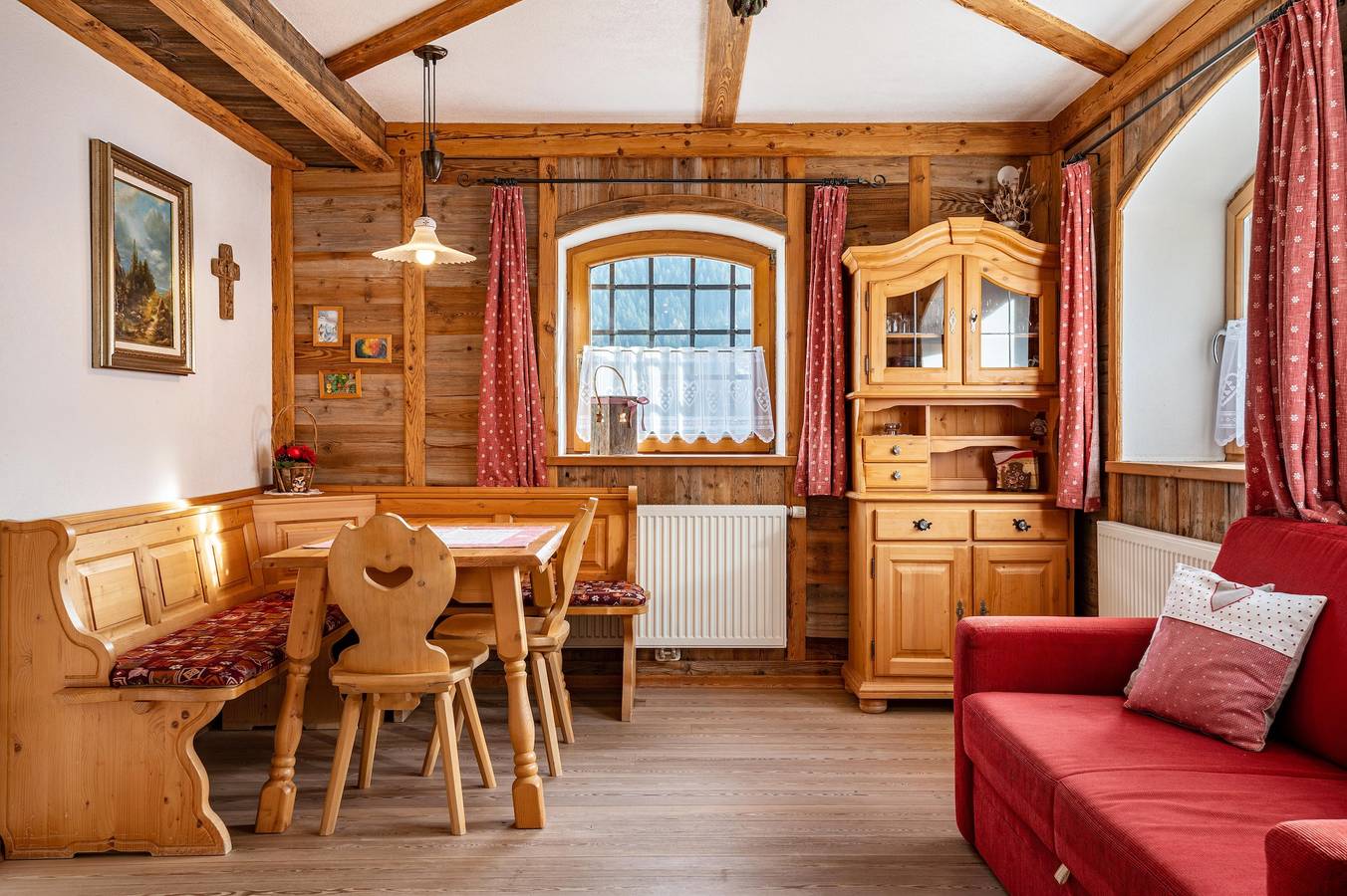 Apartamento entero, Apartamento vacacional "Thomasegg Hof Birke" con vistas a la montaña, terraza compartida y Wi-Fi in Sarentino, Alpes de Sarntal