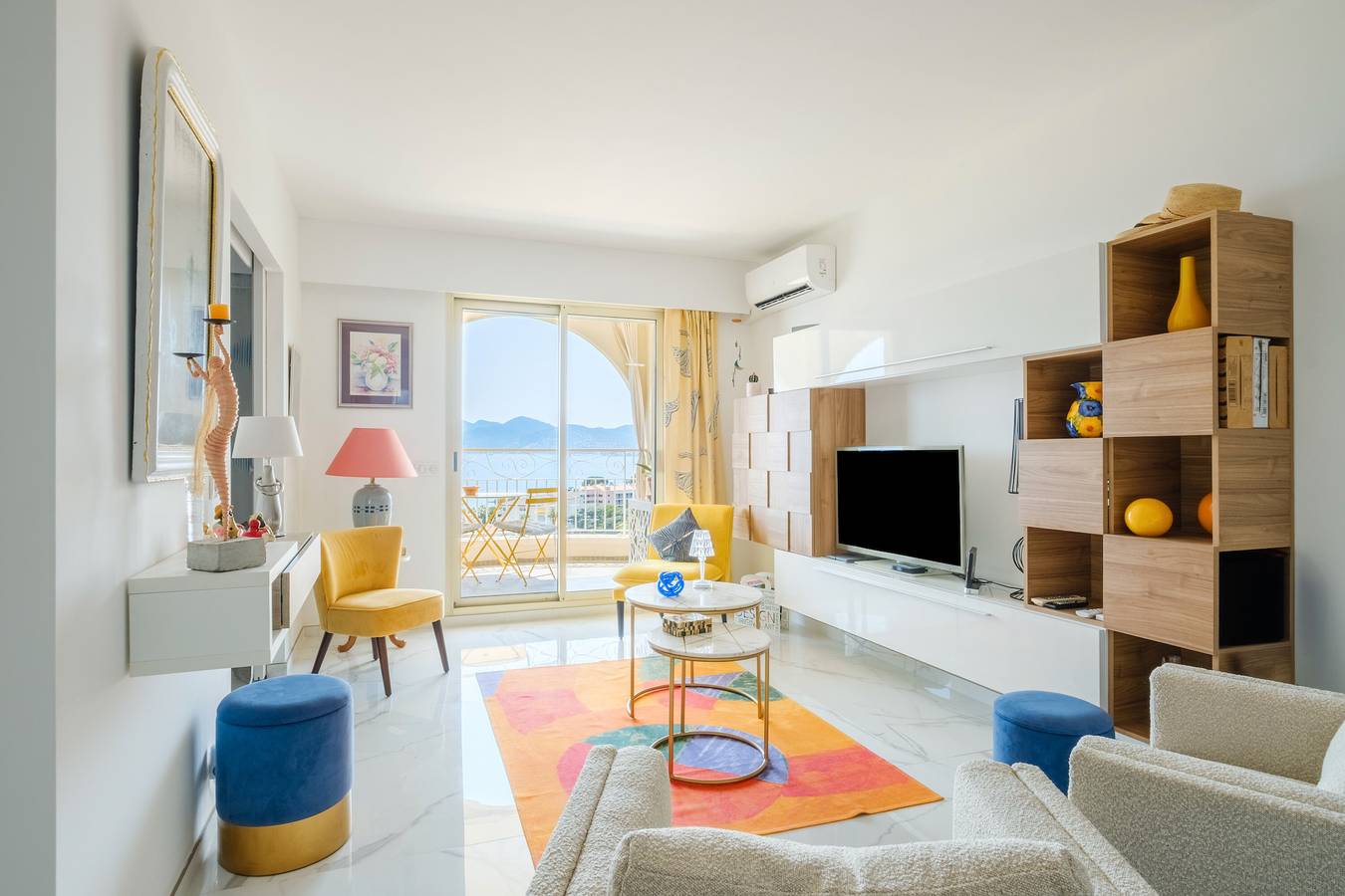 Entire apartment, Apartment "Palais Isabelle" with sea view and terrace, just steps from the beaches of Cannes in Cannes, Cannes region