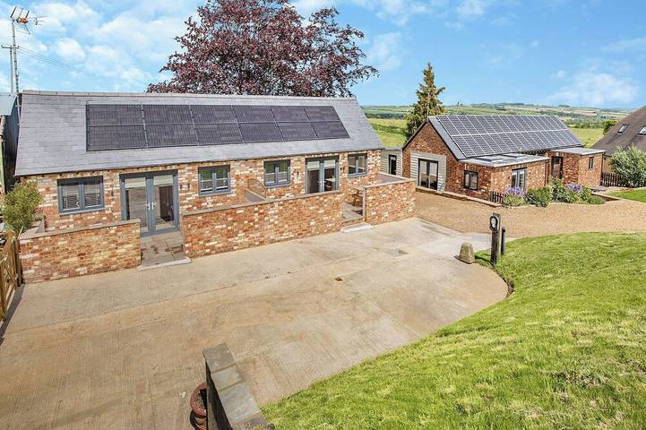 Glamping for 2 people, with garden, with pets in Oxfordshire