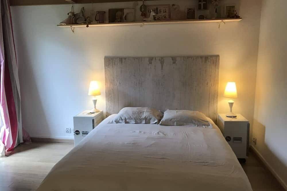 Spacious house in wooded grounds: Swimming pool/Jacuzzi and Tennis court in Saint-Geours-de-Maremne, Côte d’Argent