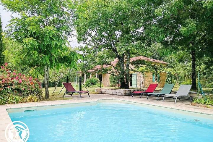 Location de vacances pour 4 personnes, avec jardin à Bélaye