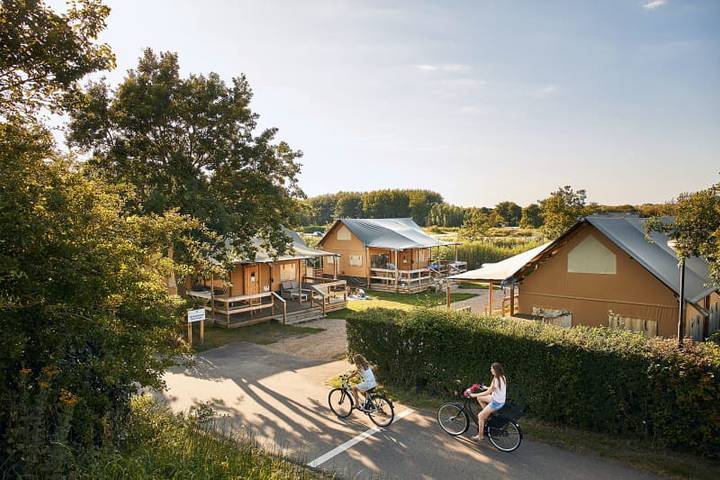 Camping für 8 Personen, mit Seeblick und Balkon/Terrasse sowie Terrasse in Südholland - 2