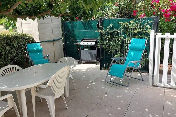 Ferienhaus für 6 Personen, mit Terrasse und Pool sowie Garten und Whirlpool, mit Haustier in Marseillan