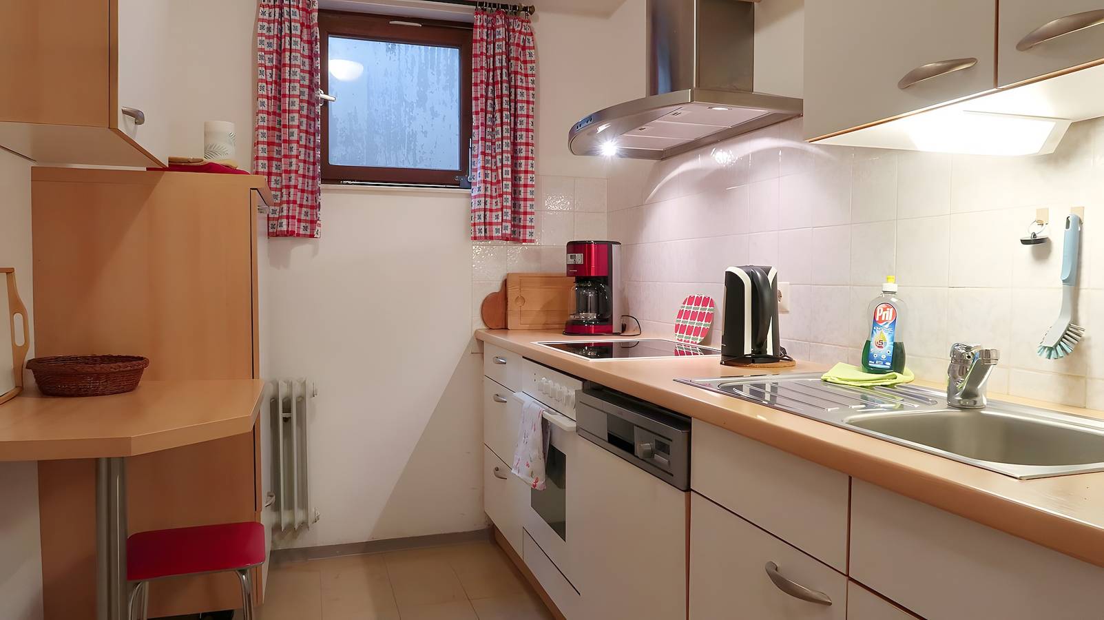 Ganze Wohnung, Ferienwohnung 'Enzian' mit Bergblick, privater Terrasse und Wi-Fi in Altglashütten (Feldberg), Feldberg