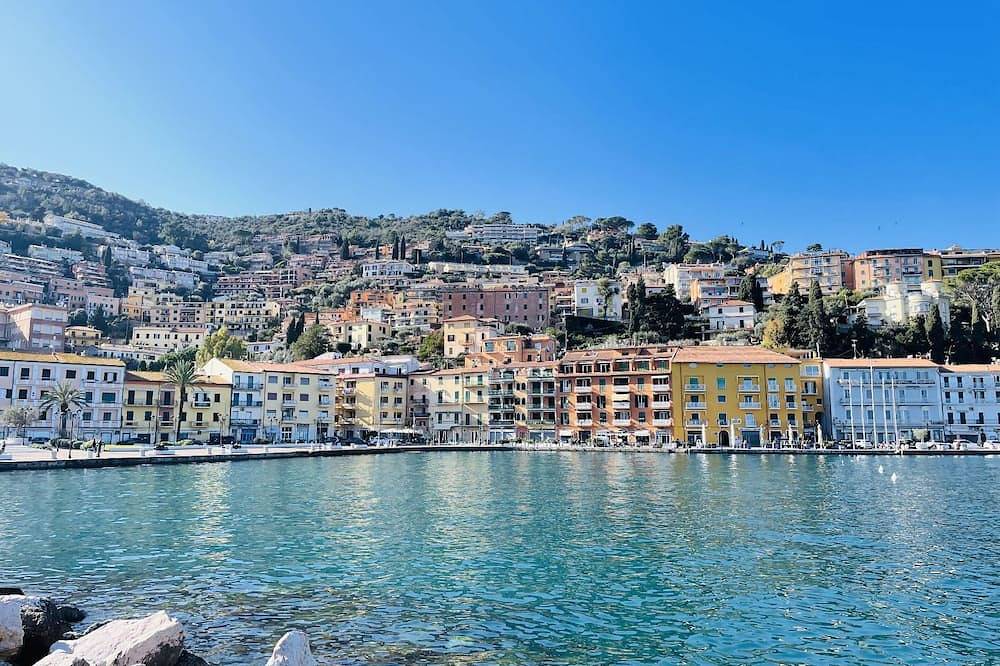 Apartamento entero, Maddy House - 50 mt from the sea, bright and new apartment in Porto S. Stefano in Porto Santo Stefano, Provincia de Grosseto