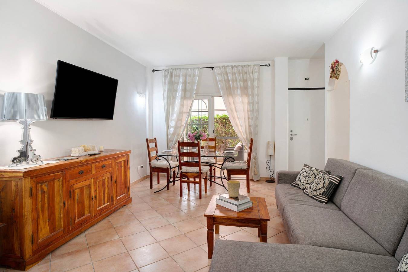 Villa 'Felice' with Mountain View, Private Terrace and Wi-Fi in Bevera, Ventimiglia